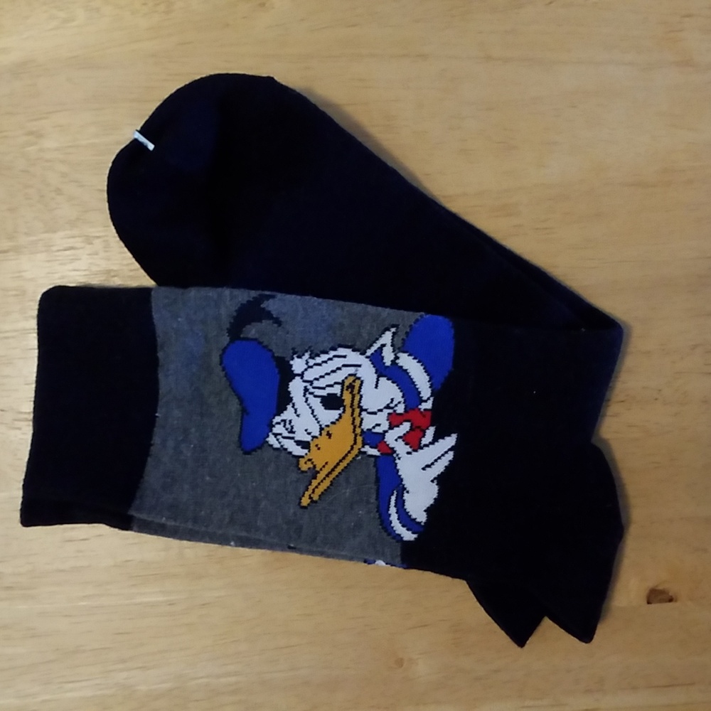 DISNEY SOCKS Donald Duck New no tag
